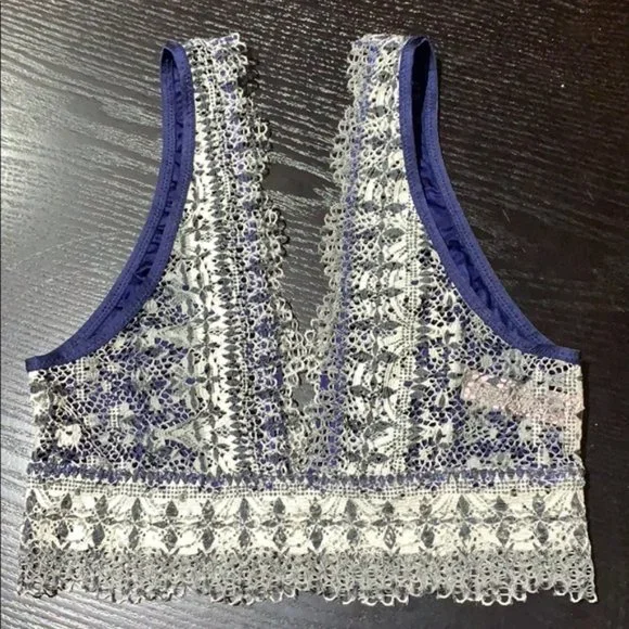 NWOT Victoria’s Secret lace plunge bralette - Picture 5 of 8